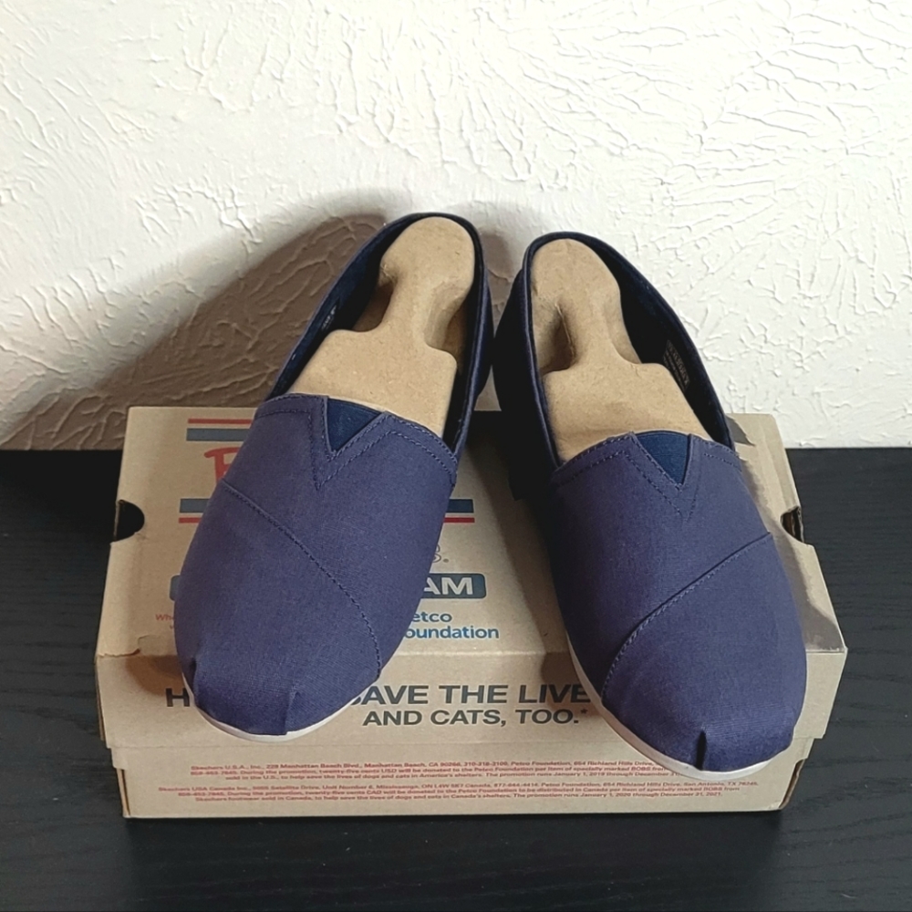 Brand New!! TOMS Navy Solid Love and Peace Slipon Flats Sz 7.5 W
